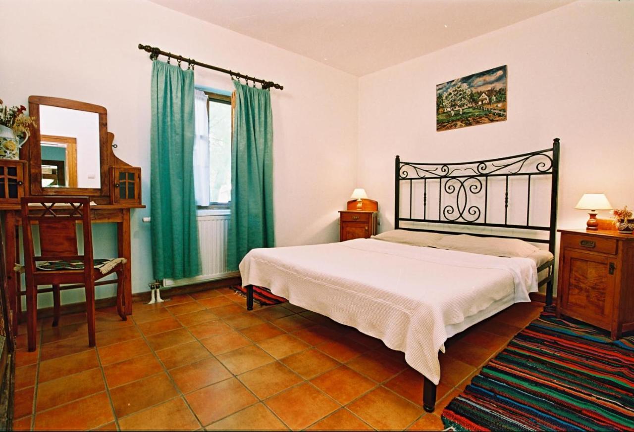 Salas 137 Hotel Cenej Екстериор снимка